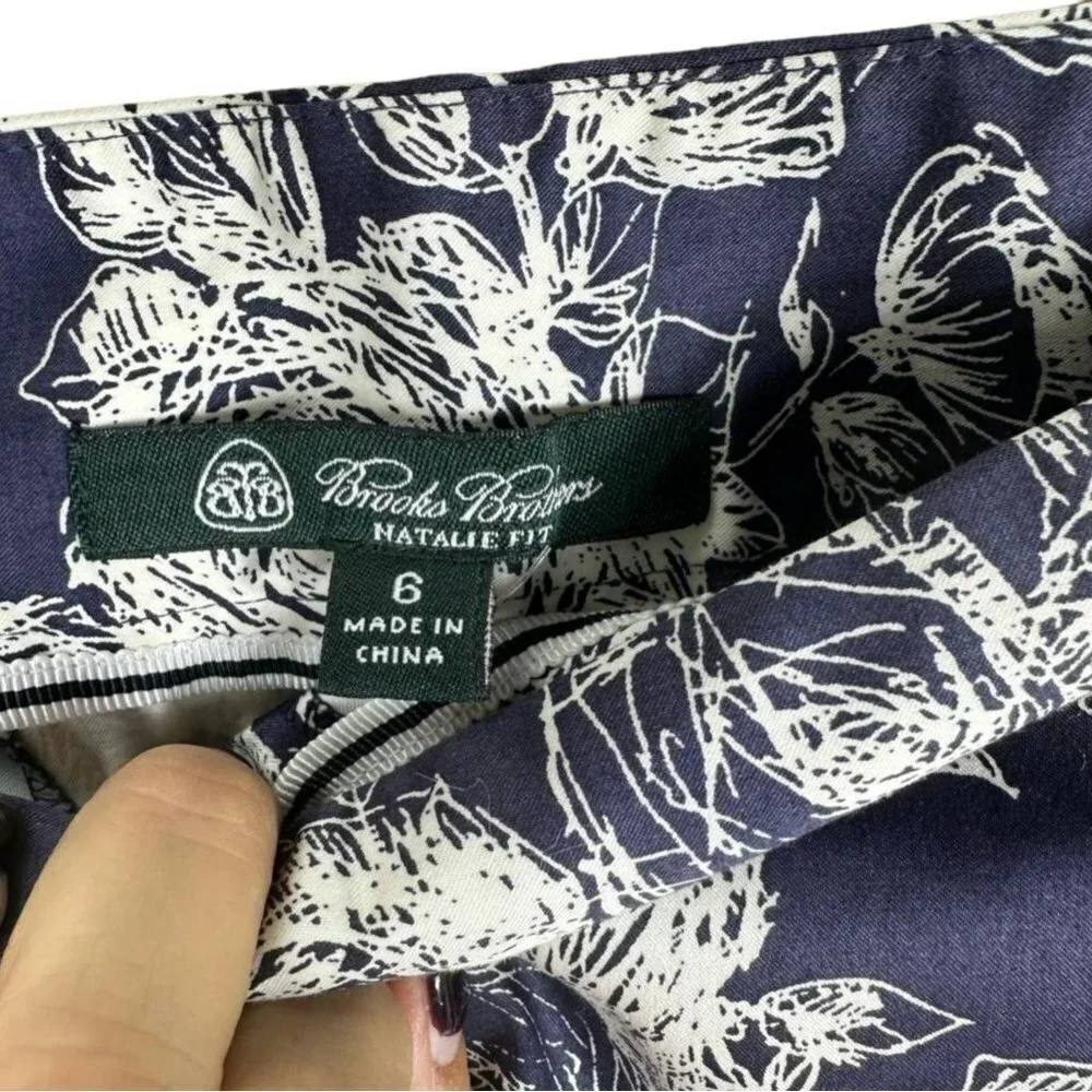 Brooks Brothers Natalie Fit Navy Blue White‎ Floral Shorts Pull On Women Size 6